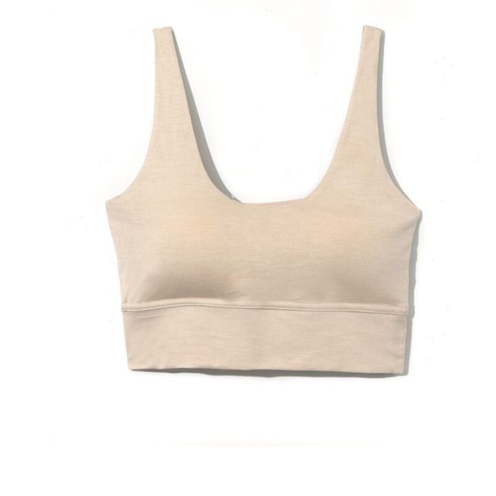 シルク特有の涼しくなめらかな着心地。伸縮性があり、胸をしっかりホールド。パッドは取り外し可。シルクブラレット1万1000円（アール）