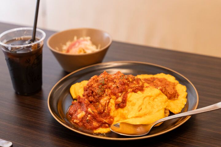 ホロホロお肉がたっぷり♪とろ～り半熟卵が人気のオムライス屋さん「フェリーチェ 自由が丘店」