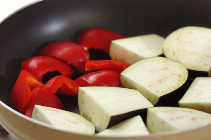 ナスとパプリカの揚げ焼きの作り方1