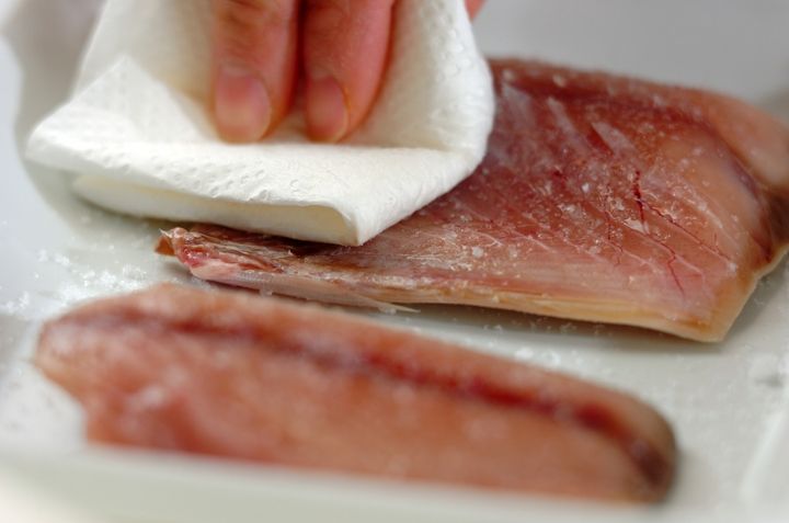 レンジで簡単！サバのみそ煮の下準備1