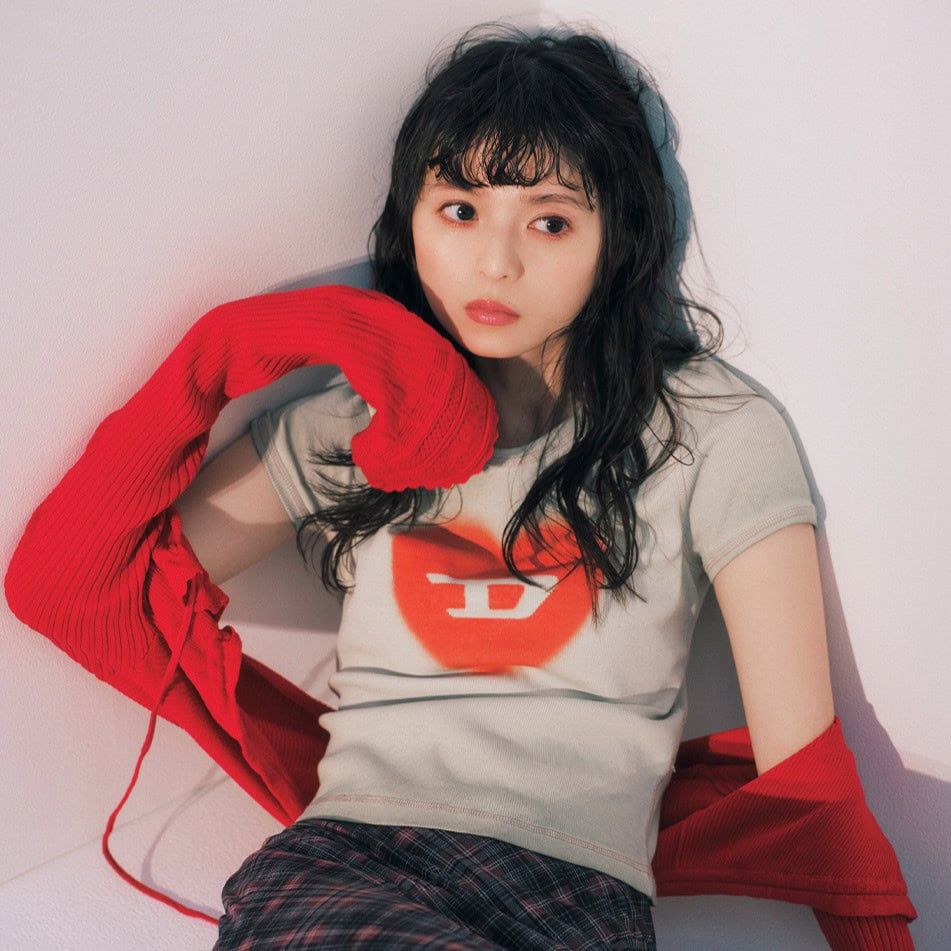 齋藤飛鳥さん着用　Julie Kegels グリーン モノグラム ポロシャツ Julie Kegels Monogram polo 定価 ¥60,000-前後 #乃木服 #齋藤飛鳥