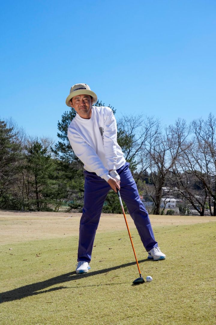 傾斜地からのFW、どう打つのが正解？インパクト効率アップのコツは…