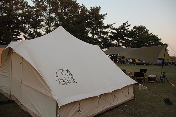 「買わないと損！」“地面の悩み”から開放される新発想のテントが快適すぎる！