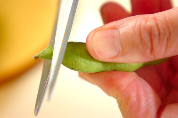 塩ゆで枝豆の下準備1