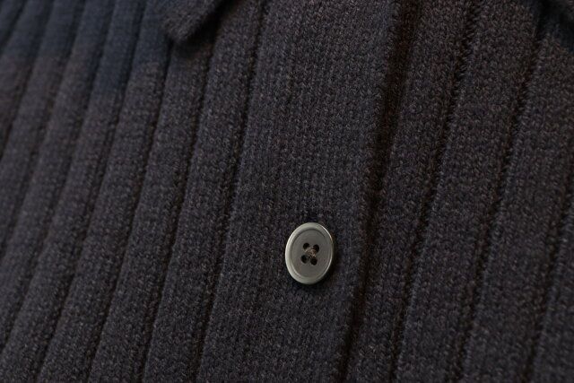 ユニクロのリブポロカーディガン半袖2