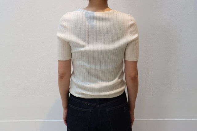 ユニクロの3Dメリノリブクルーネックセーター5分袖2