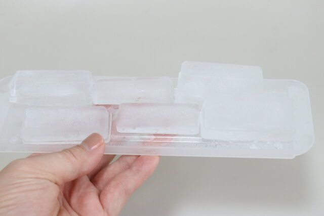 スリム製氷皿（長氷） 取り出し