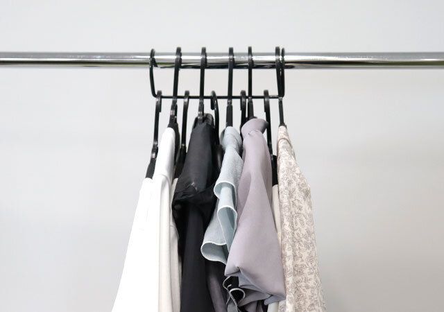 セリアの衣類収納がアップするハンガーバー 20cmでスッキリ収納