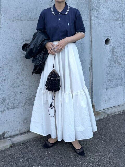 ポロシャツとロングスカートのコーデ1