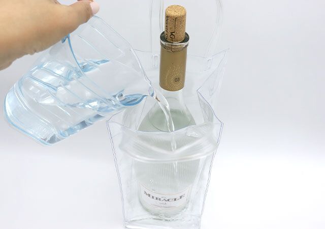 ダイソーの水を入れられるワインアイスバッグ