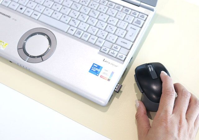 ダイソーのマウス対応のデスクマット（30cm×70cm×パステルカラー）