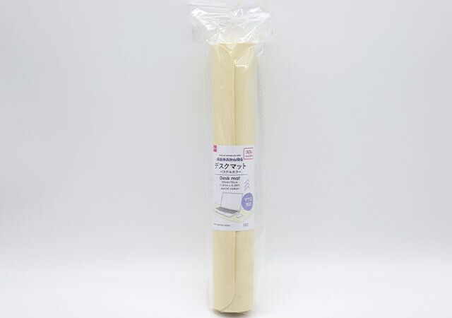 ダイソーのデスクマット（30cm×70cm×パステルカラー）のパッケージ