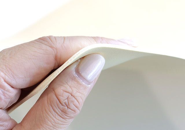 ダイソーのクッション性があるデスクマット（30cm×70cm×パステルカラー）