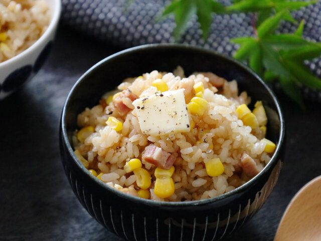 しょう油バターのとうもろこしとベーコンの炊き込みごはんの