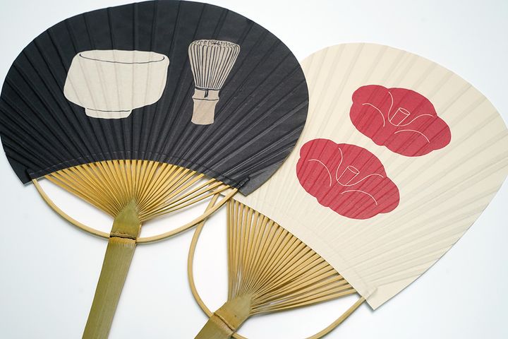 税込330円～から展開されている丸亀うちわ