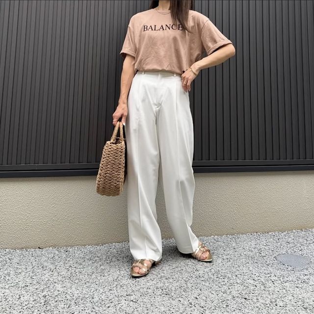 UNIQLOの白ボトムス2