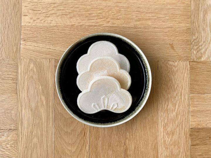 重要伝統的建造物群保存地区「飫肥」の歴史が生んだ無添加の宮崎銘菓「飫肥せんべい」【旅するデザイナーがおすすめするお土産たち！】