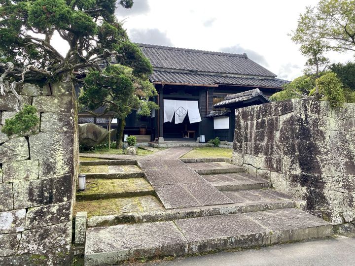 重要伝統的建造物群保存地区「飫肥」の歴史が生んだ無添加の宮崎銘菓「飫肥せんべい」【旅するデザイナーがおすすめするお土産たち！】