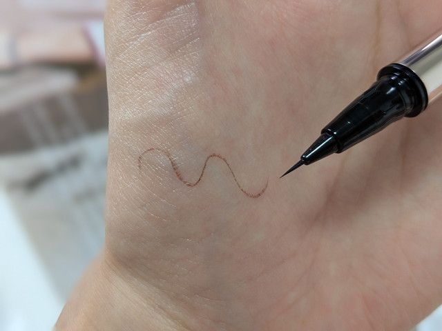 ルナソル ディファイニングマイクロライナー