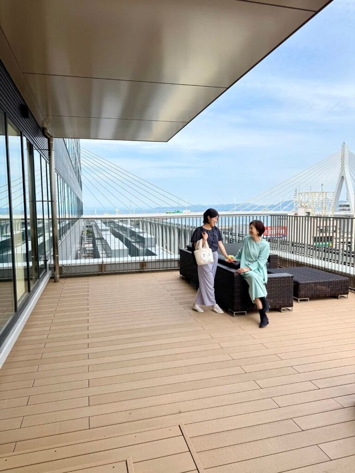 ホテル5階のテラス