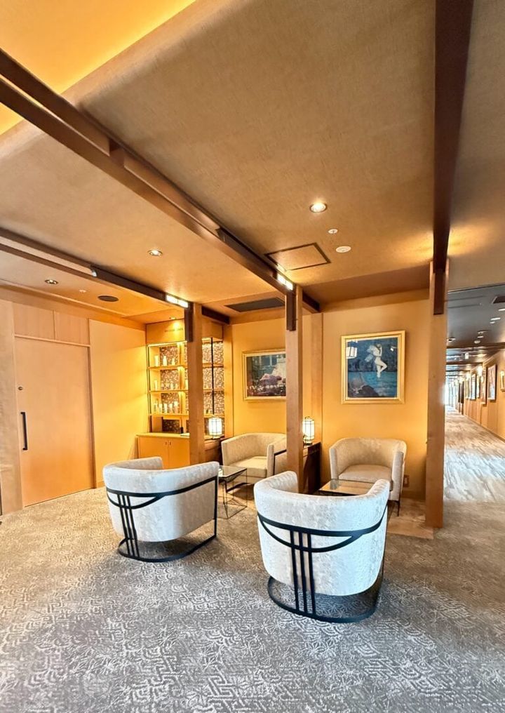 5階フロアには温泉や・スパ、宿泊者専用ラウンジがあります。