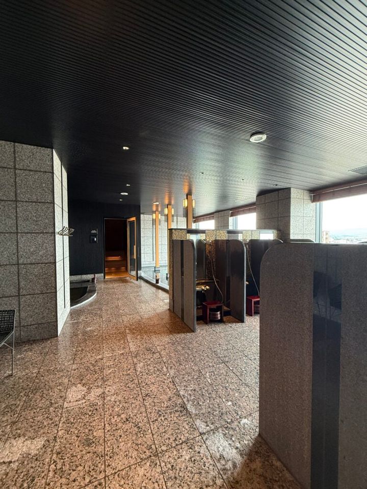 天然温泉の大浴場（男湯はサウナつきです）。