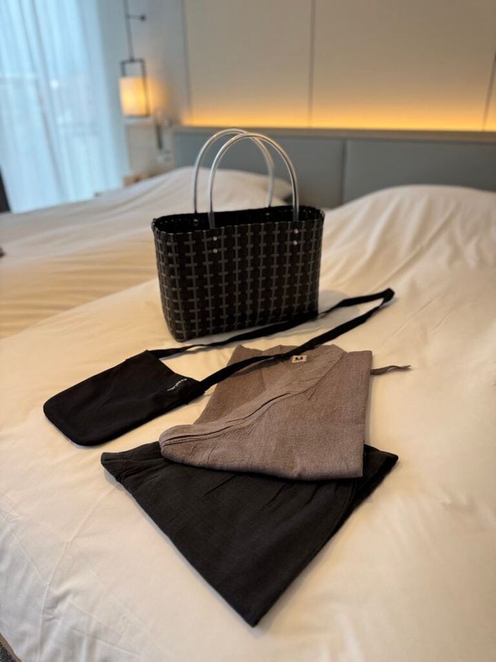 温泉セットの作務衣・・サコッシュ・カゴの配慮が嬉しい。