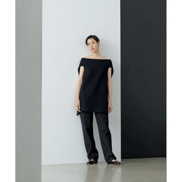 デザイントップス×デニムでカジュアルとエレガントを両立