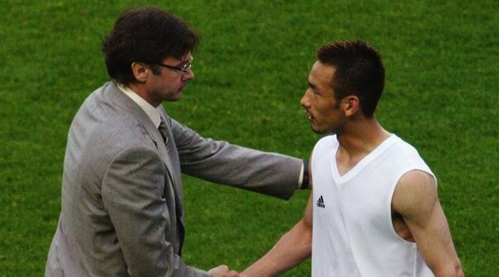 48歳中田ヒデ、70歳になったトルシエ元日本代表監督と再会！「笑顔で並んでいる姿が微笑ましい」