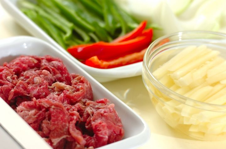牛肉とジャガイモの中華カレー炒めの下準備1