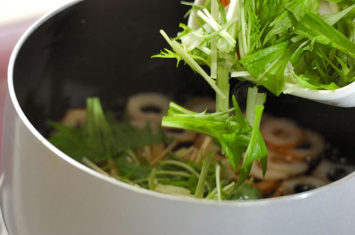 ちくわと水菜のかき玉スープの作り方2