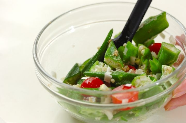 オクラとプチトマトのナムルの作り方1