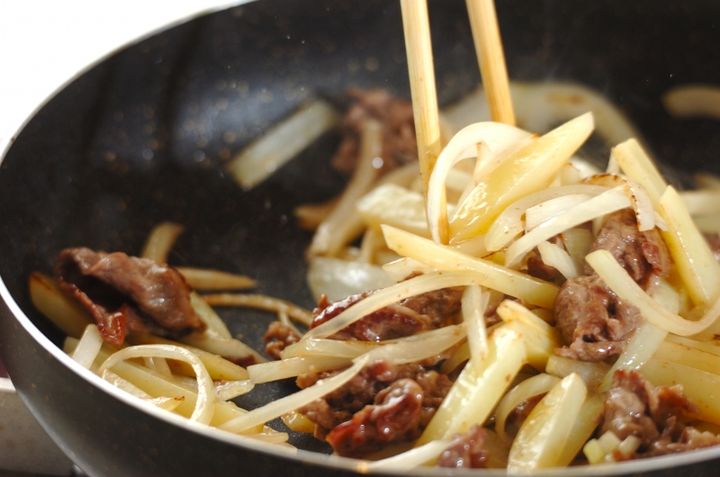 牛肉とジャガイモの中華カレー炒めの作り方2