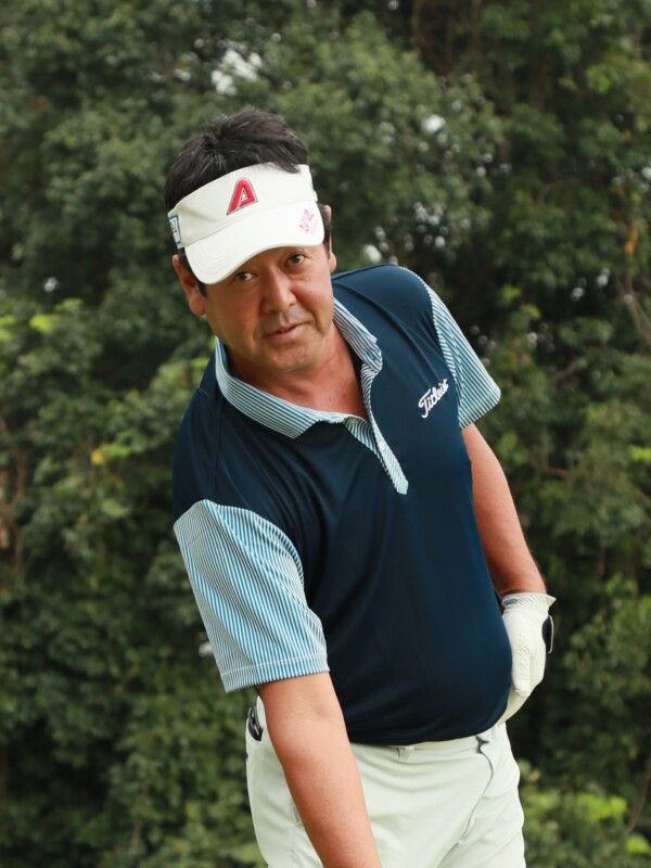 腰に負荷をかけずに飛ばす方法！シニアプロが股関節の使い方を解説