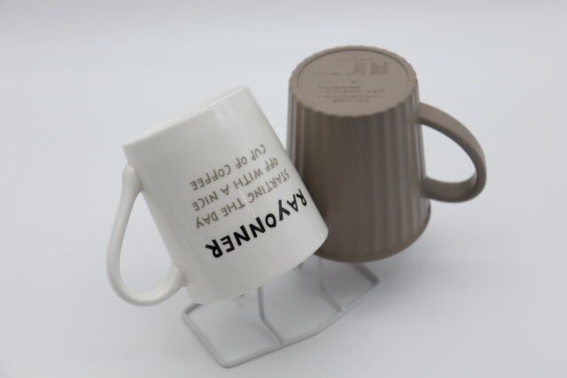 ダイソーのコップスタンドは大きなマグカップをかけられる