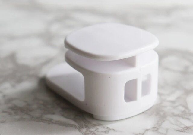 ダイソーの吸盤付き歯ブラシ＆コップホルダー1