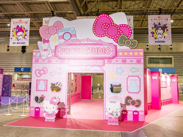 ハローキティとディアダニエルのフォトスタジオ