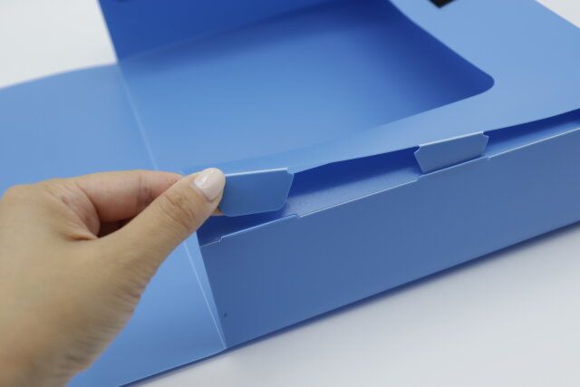 ダイソー ファイルケース（折畳み、A4、ブルー、黒） 組み立て