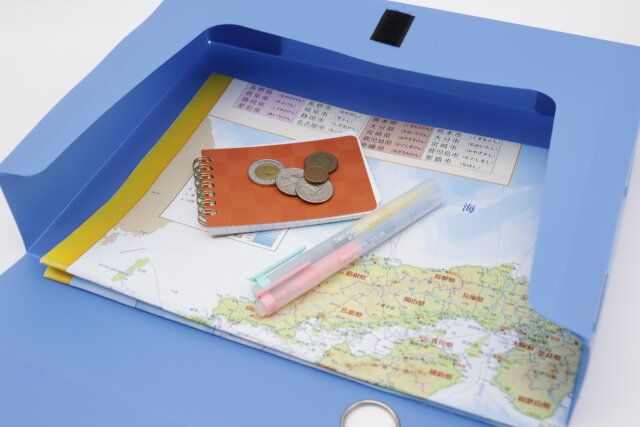 ダイソー ファイルケース（折畳み、A4、ブルー、黒） 使用例