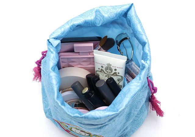 ハローキティ中華風刺繍きんちゃくポーチ自立