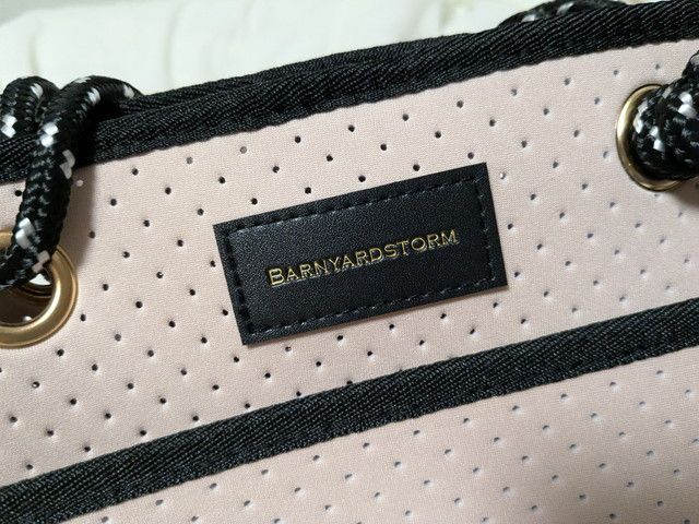 バンヤードストームトートのロゴ