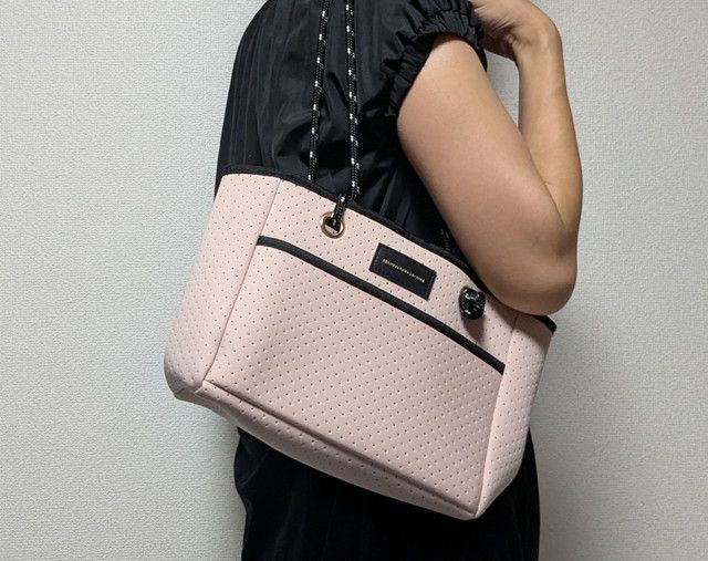 バンヤードストームトート肩掛けしたところ