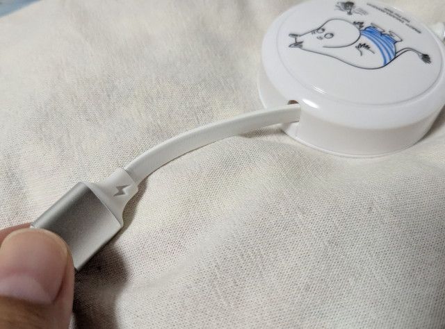 ムーミン伸びるUSBケーブル