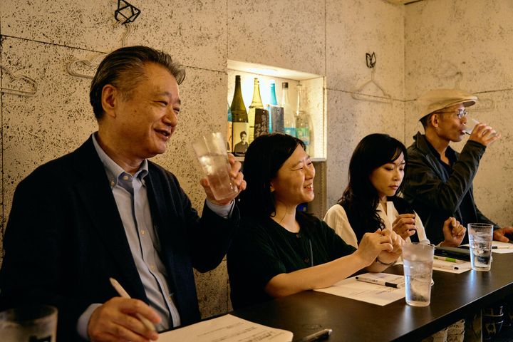 ソーダ割りを飲む