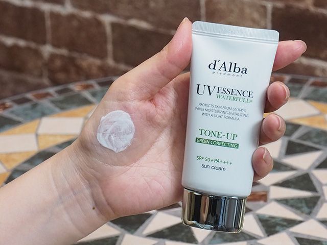 ダルバ ウォータフルトーンアップサンクリーム グリーン