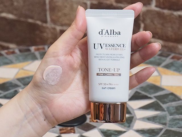 ダルバ ウォータフルトーンアップサンクリーム ピンク