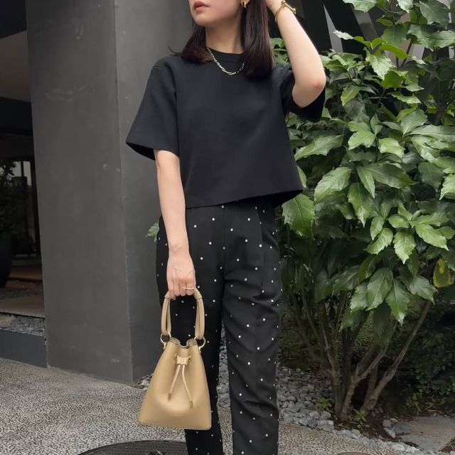 ウォッシャブルミラノリブセーター半袖を着たコーデ