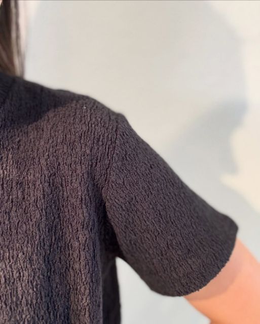 シャーリングTを着用