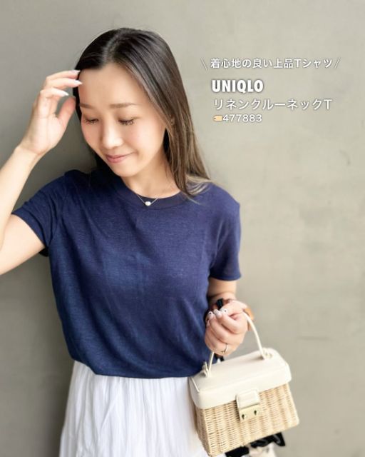 リネンクルーネックTを着用