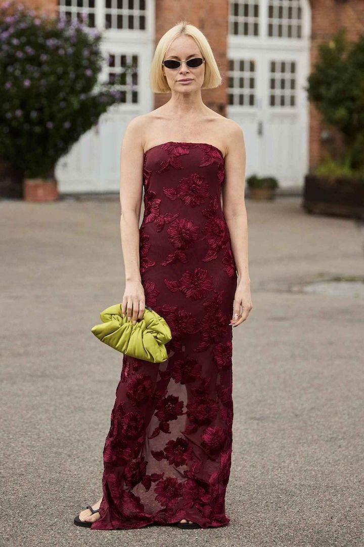 画像: マチュアな深みレッドなら大人の余裕を醸せる